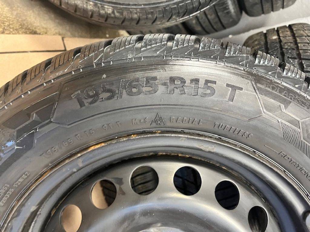 Škoda Octavia ORIG.KOLA VČ POKLIC- ZIMNÍ.PNE