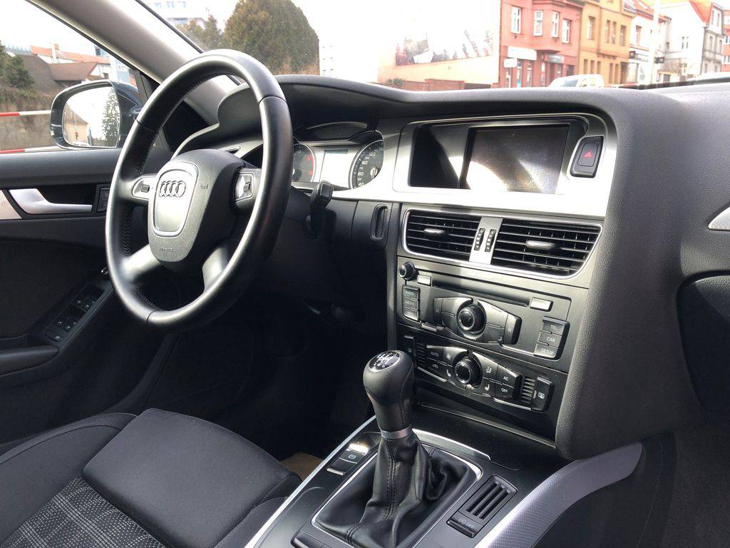 Audi A4 2.0TDI/2010/S.KNIHA,SPORT-140