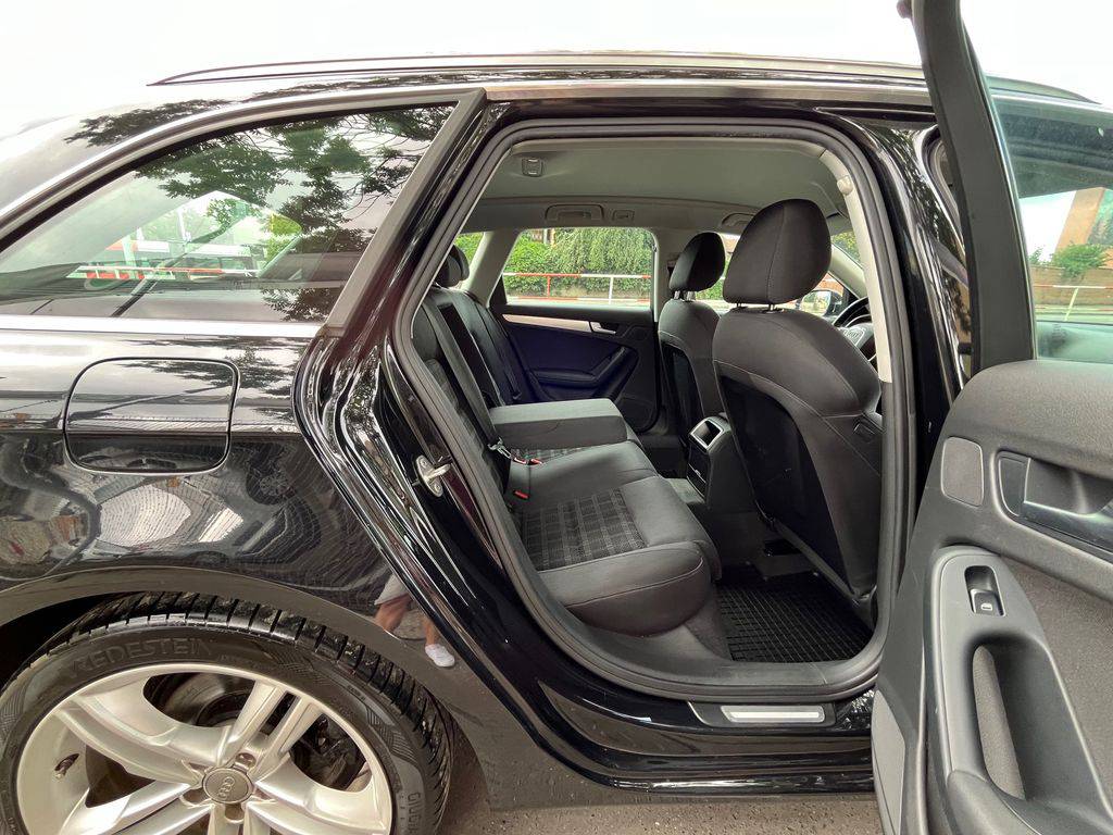 Audi A4 2.0TDI/2010/S.KNIHA,SPORT-140