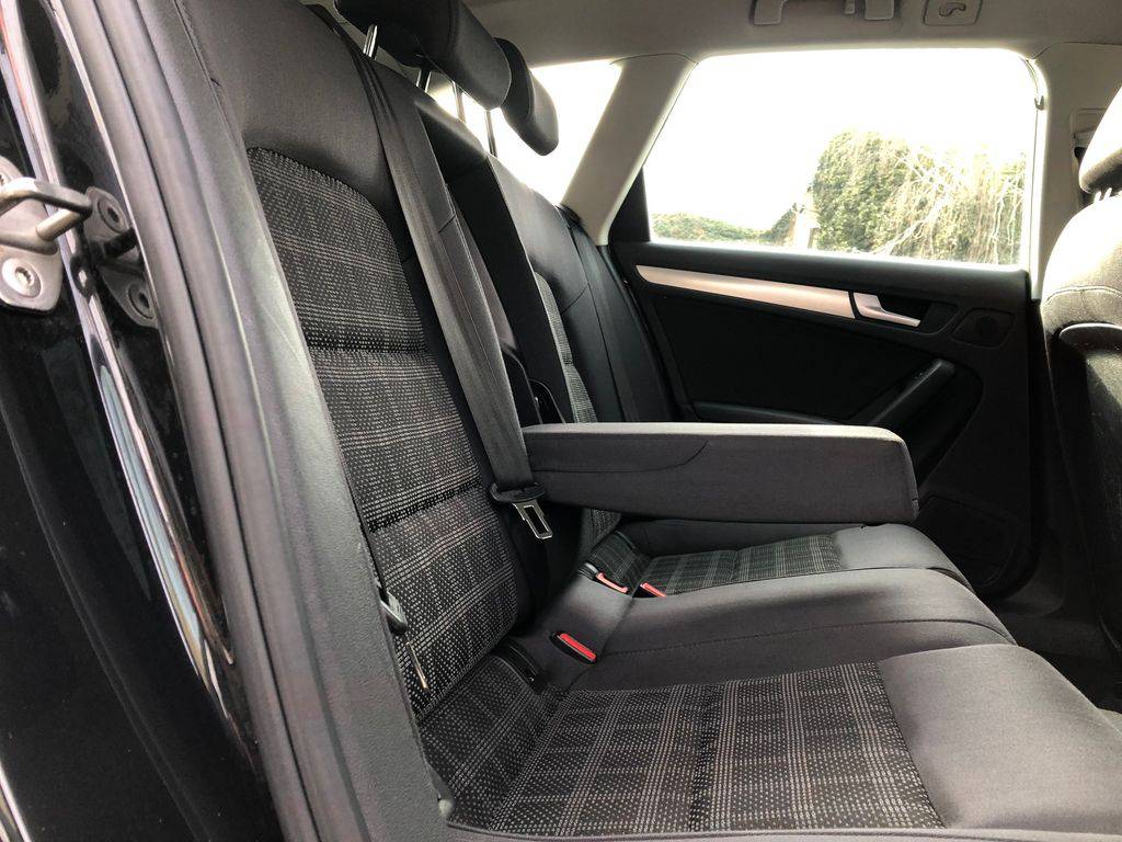 Audi A4 2.0TDI/2010/S.KNIHA,SPORT-140