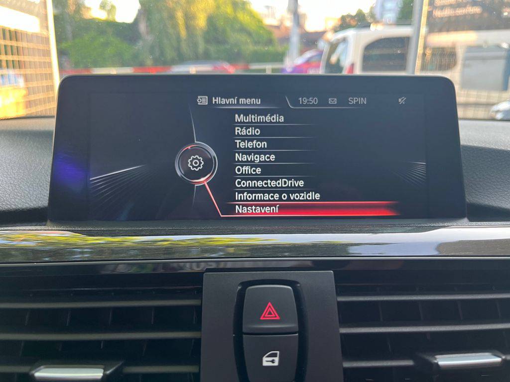 BMW 318 318d F31/2014/MAN6,1MAJ-ZÁRUKA