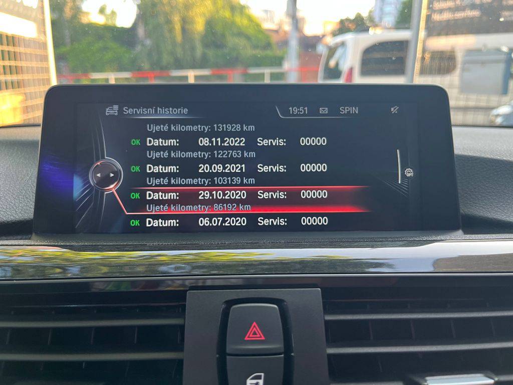 BMW 318 318d F31/2014/MAN6,1MAJ-ZÁRUKA