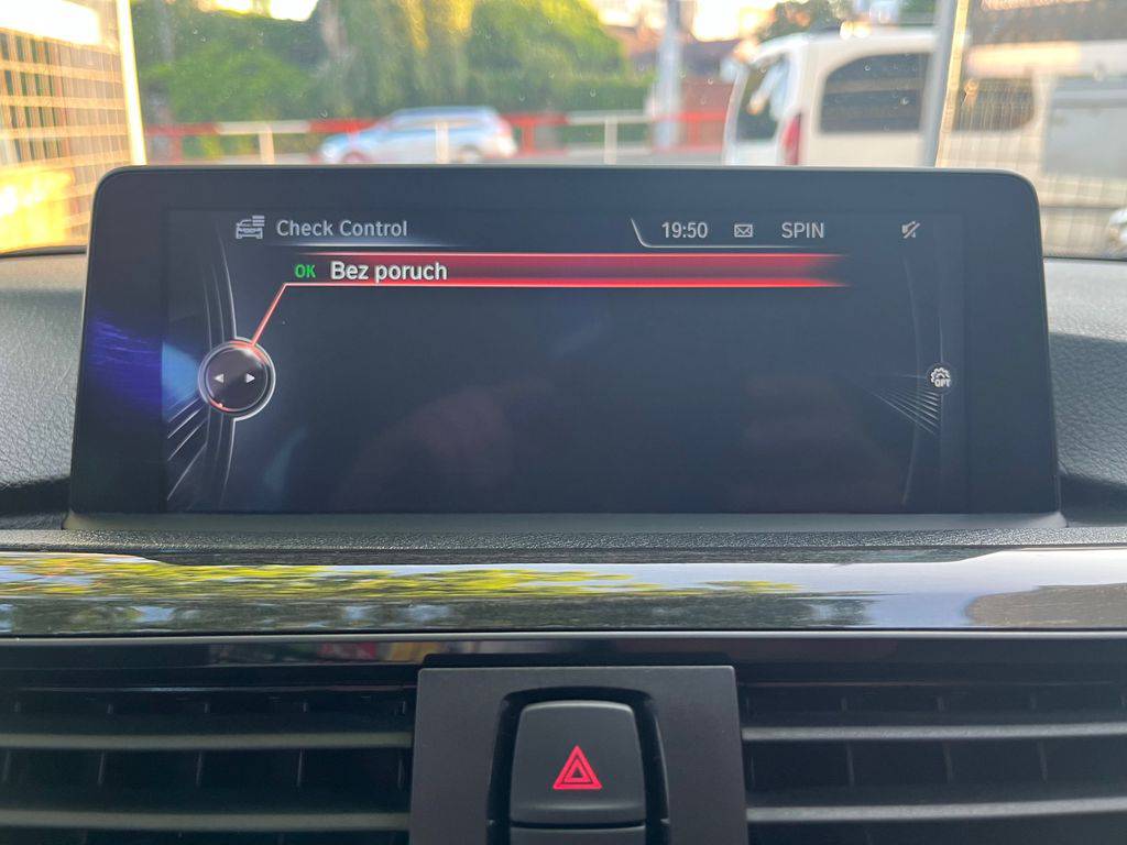 BMW 318 318d F31/2014/MAN6,1MAJ-ZÁRUKA