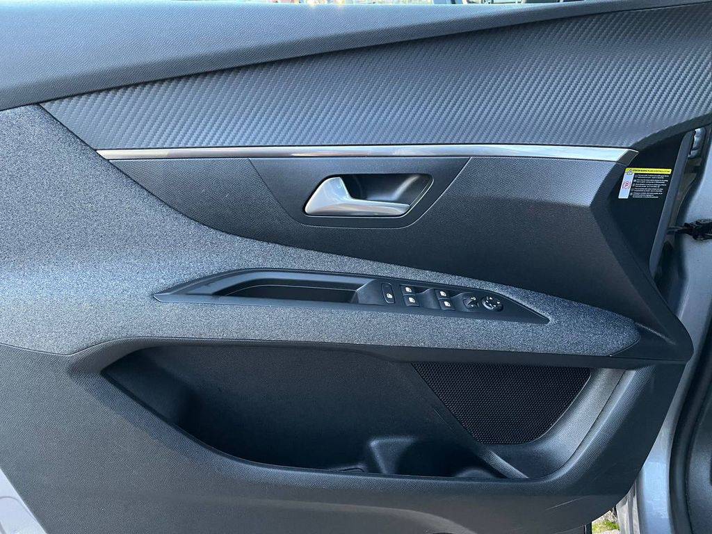 Peugeot 3008 1.2PT/2022/EAT8,PURETECH,1MAJ,