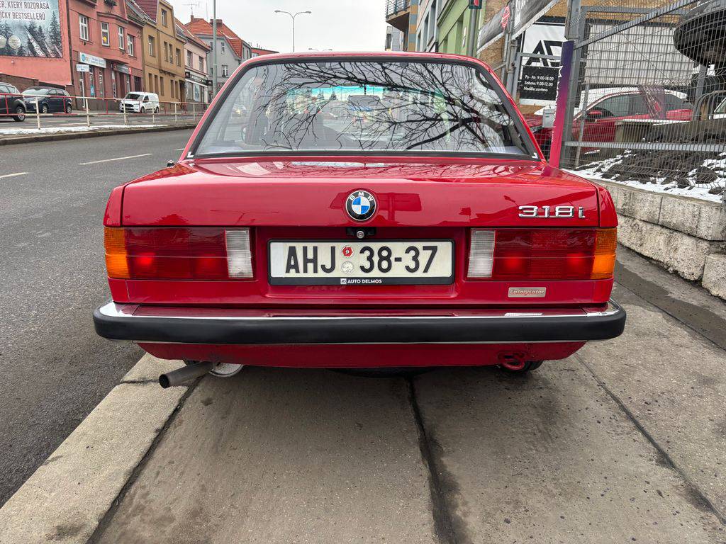 BMW 318 E30-318i/1986/2.maj. garážován