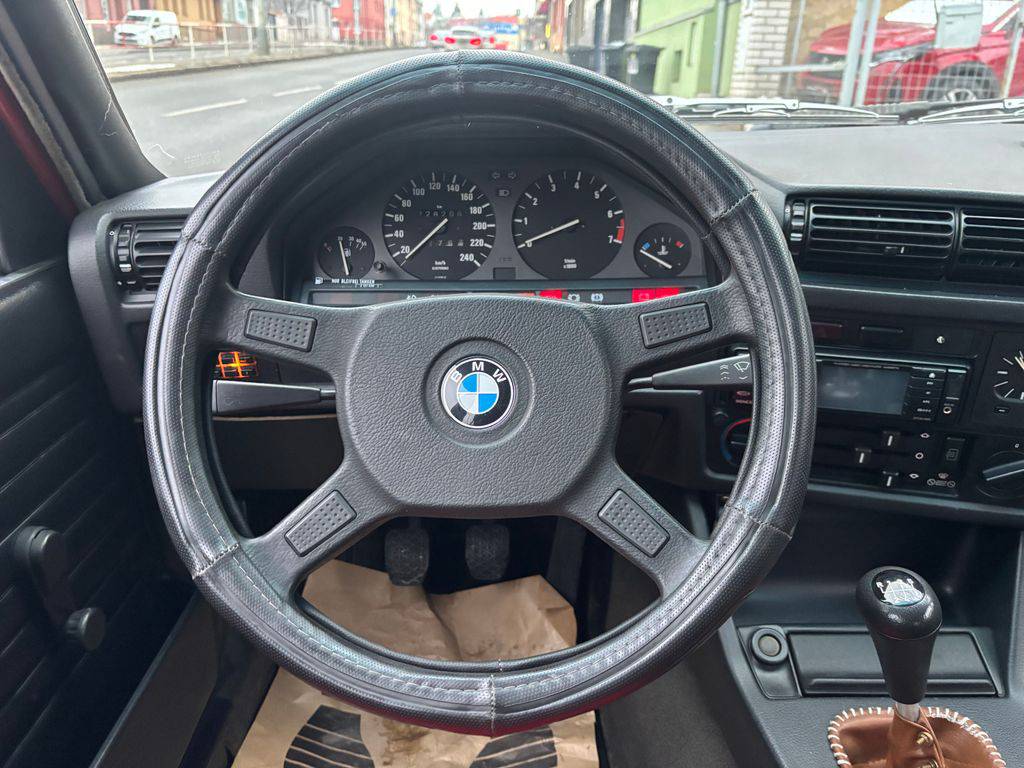 BMW 318 E30-318i/1986/2.maj. garážován