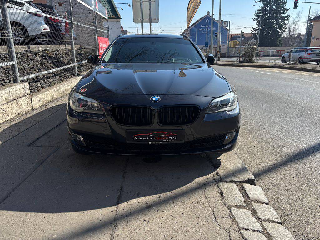 BMW 530 530d xDrive/2012/S.KNIHA-ZÁRUK