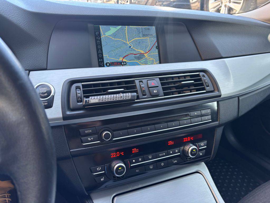 BMW 530 530d xDrive/2012/S.KNIHA-ZÁRUK