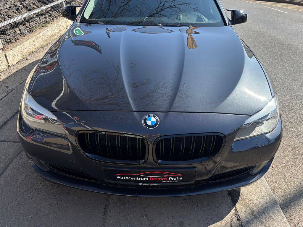 BMW 530 530d xDrive/2012/S.KNIHA-ZÁRUK