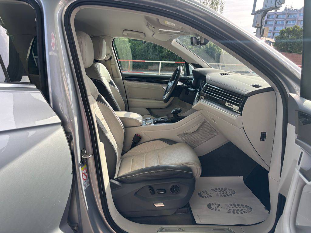 Volkswagen Touareg 3.0TDi-2020-CZ-1MAJ-DPH-WEBAST