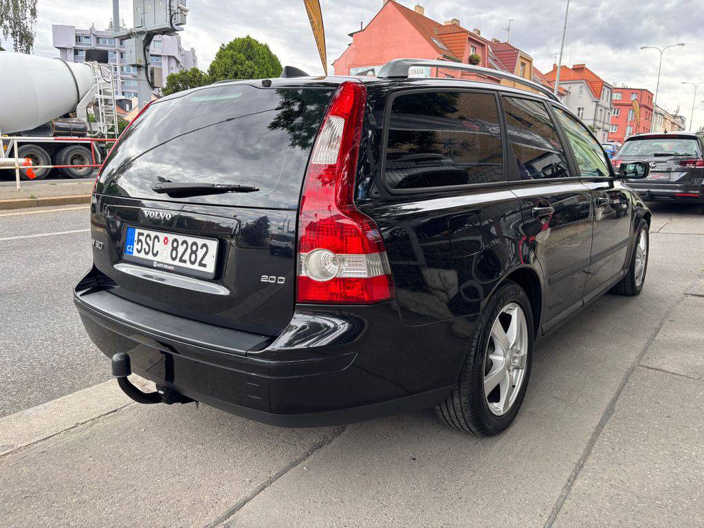 Volvo V50 2.0D/2005/MOMENTUM.MANUÁL.TAŽNÉ
